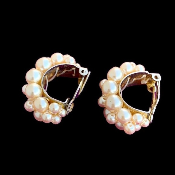 Vintage Faux Pearl Cluster Fashion Costume Clip On Earrings Woman’s Jewelry - Picture 2 of 4